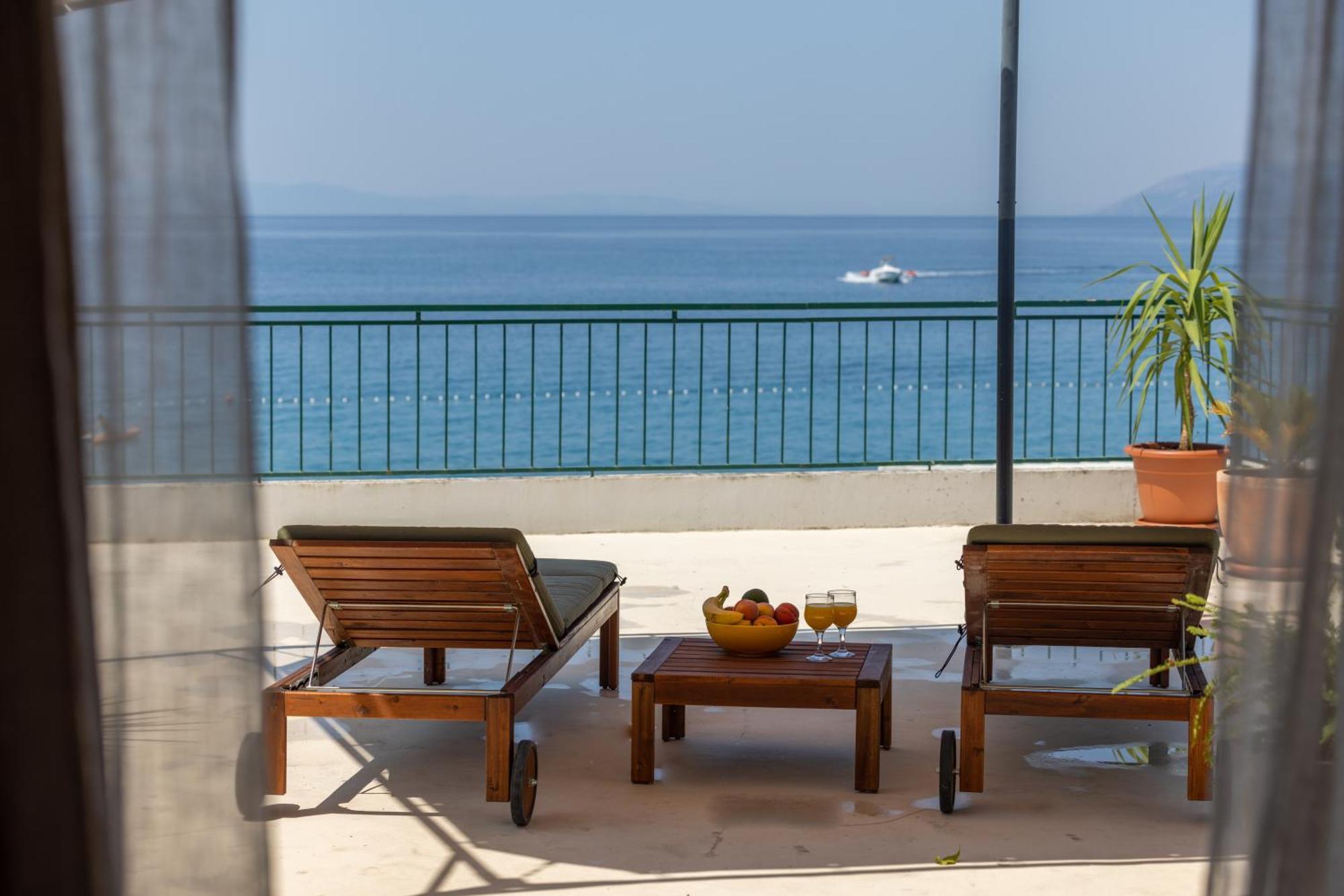 Beachfront Comfort Apartment Nives Тучепи Екстер'єр фото